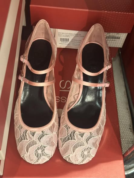 Times Square Bazaar — Sergio Rossi footwear from 85% off, prices from HK$700 to HK$1,500. Limited-time warehouse sale event.